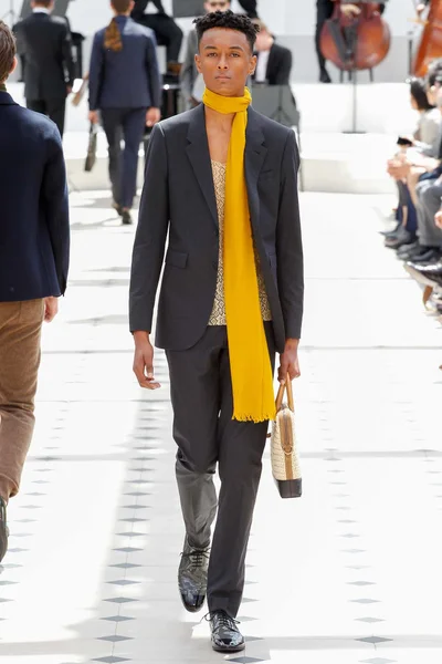 Look 28
